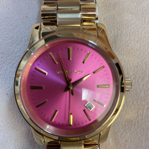 Michael Kors Women's Runway Pink Dial Gold-tone Stainless Steel Watch - Picture 4 of 6
